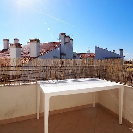 شقة 1 Bedroom Apartment, 5 Minute Walk To The Beach البوفيرا